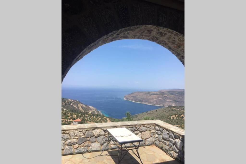Πύργος Παραδοσιακός Με Μαγευτική Θέα - Villa Traditional Tower With Amazing Sea View Areopoli Eksteriør billede