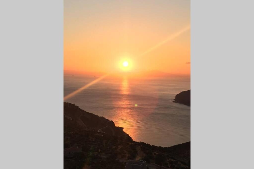Πύργος Παραδοσιακός Με Μαγευτική Θέα - Villa Traditional Tower With Amazing Sea View Areopoli Eksteriør billede