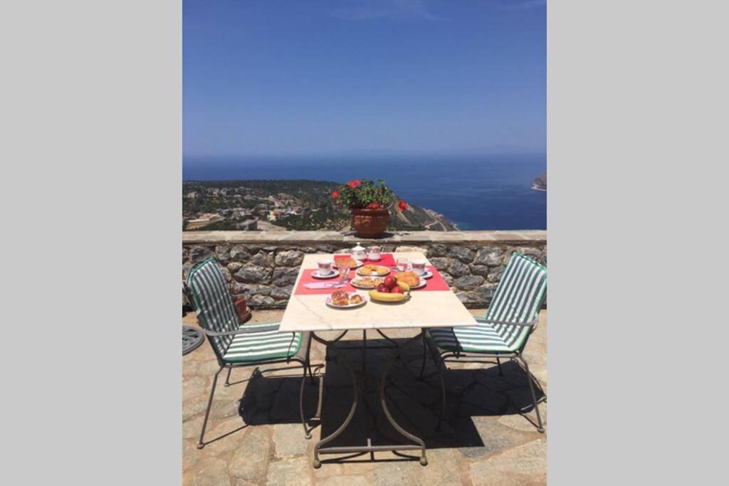 Πύργος Παραδοσιακός Με Μαγευτική Θέα - Villa Traditional Tower With Amazing Sea View Areopoli Eksteriør billede