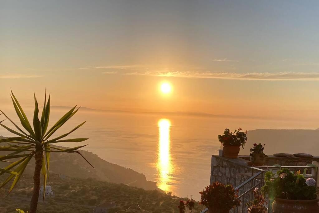 Πύργος Παραδοσιακός Με Μαγευτική Θέα - Villa Traditional Tower With Amazing Sea View Areopoli Eksteriør billede