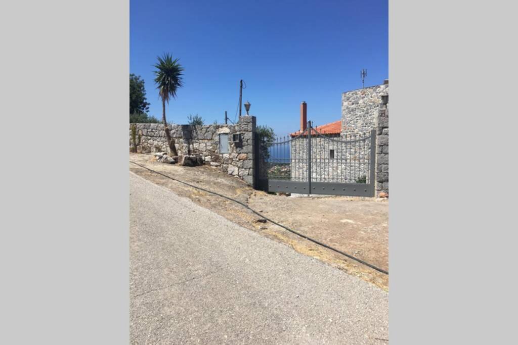 Πύργος Παραδοσιακός Με Μαγευτική Θέα - Villa Traditional Tower With Amazing Sea View Areopoli Eksteriør billede